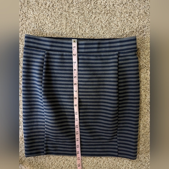 Madewell Grey And Blue Stretch Straight Short Skirt Size Medium Textured - Picture 6 of 7